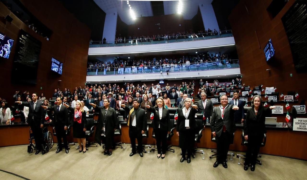 Rinden protesta en el Senado integrantes del Poder Judicial en México ...