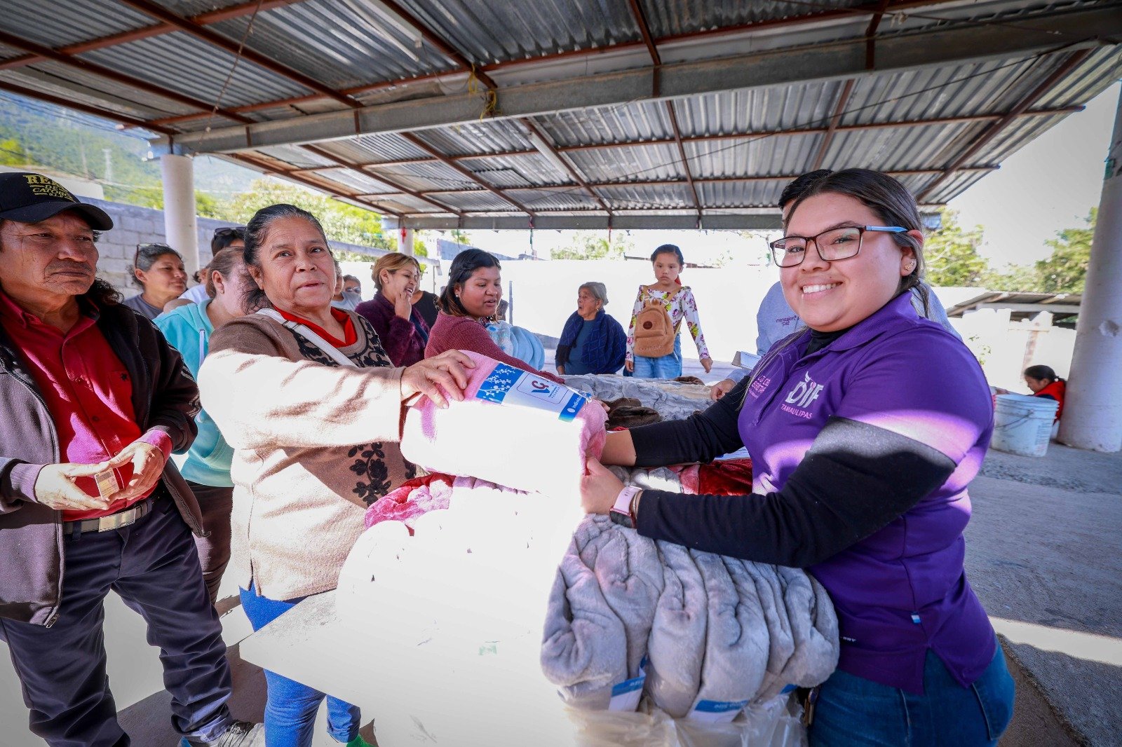 DIF Tamaulipas mantiene la entrega de apoyos invernales a población ...